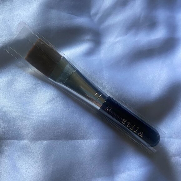 Stila Foundation Brush #35‎ - Picture 1 of 2